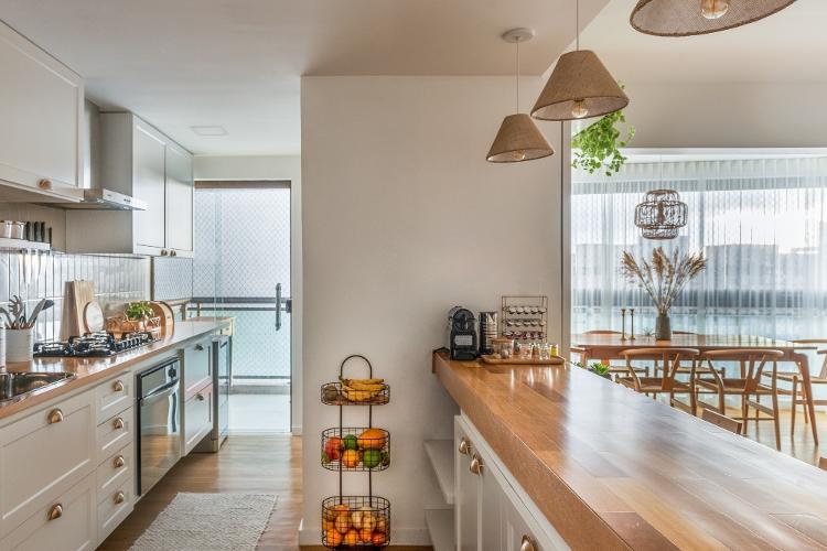 A integração entre a sala de estar e a cozinha - O Projeto em Imagens/Divulgação - O Projeto em Imagens/Divulgação