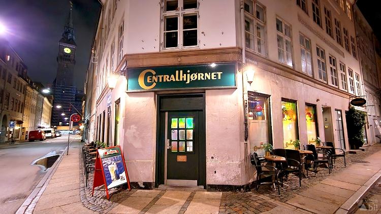 Fachada do Centralhjørnet, bar gay mais antigo do mundo