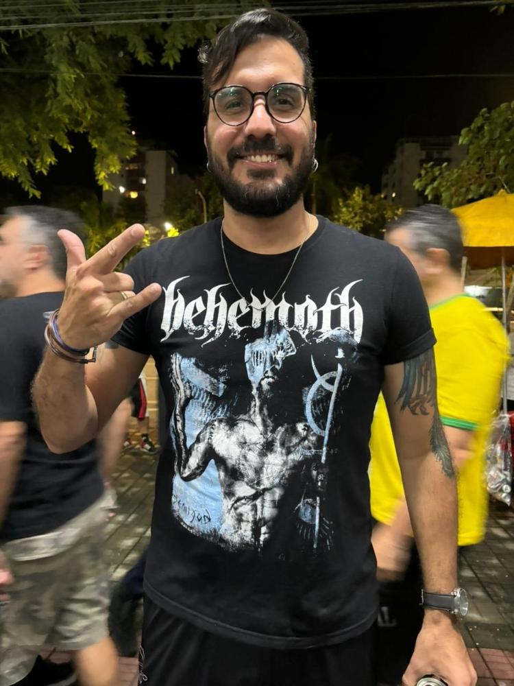 César Felipe, fã mineiro do Sepultura, reclamou da saída repentina do baterista Eloy Casagrande: 'Trairagem'