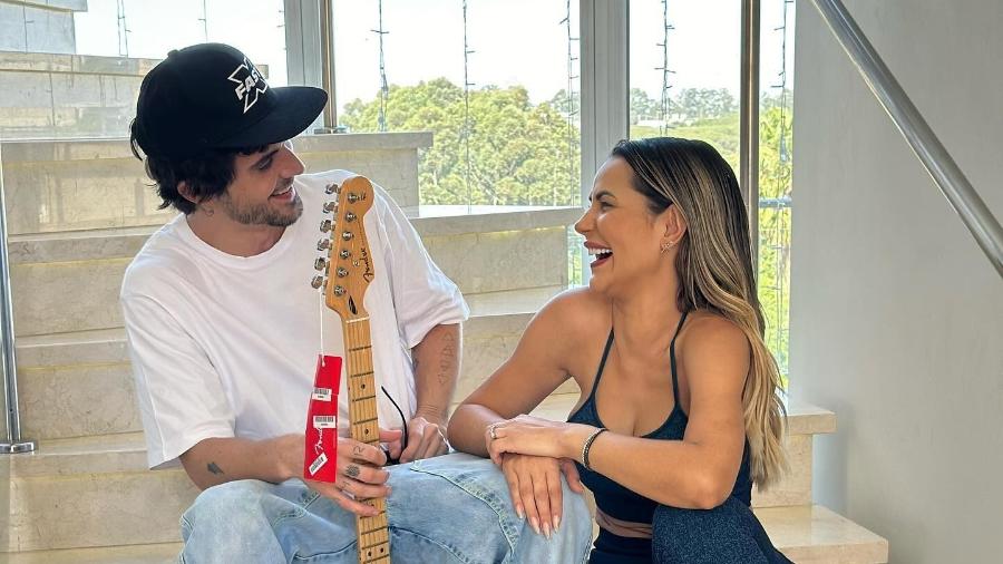 Deolane Bezerra se declara para Fiuk após presentear com guitarra - Reprodução/Instagram