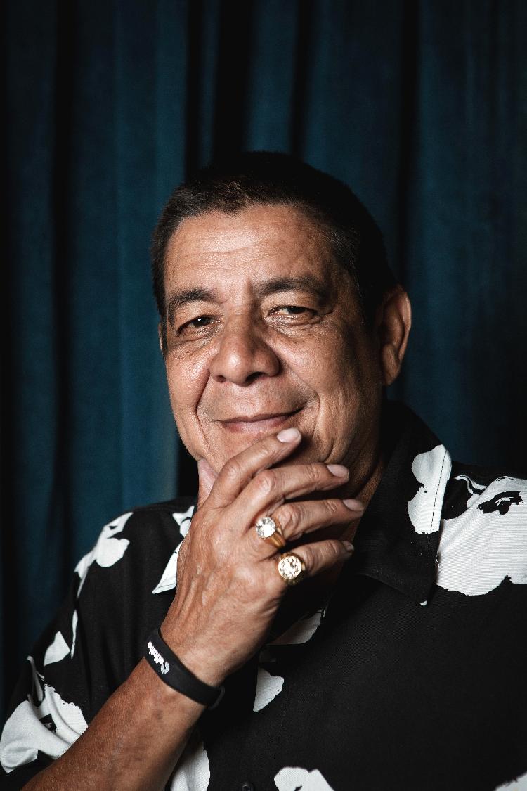 Zeca Pagodinho posa para o UOL no Bar do Zeca, na Barra da Tijuca, no Rio