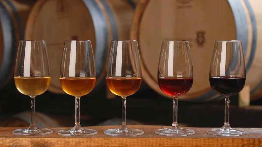Diferentes tipos de vinho produzidos em Carcavelos: uma joia do enoturismo a descobrir em Portugal Diferentes tipos de vinho produzidos em Carcavelos: uma joia do enoturismo a descobrir em Portugal