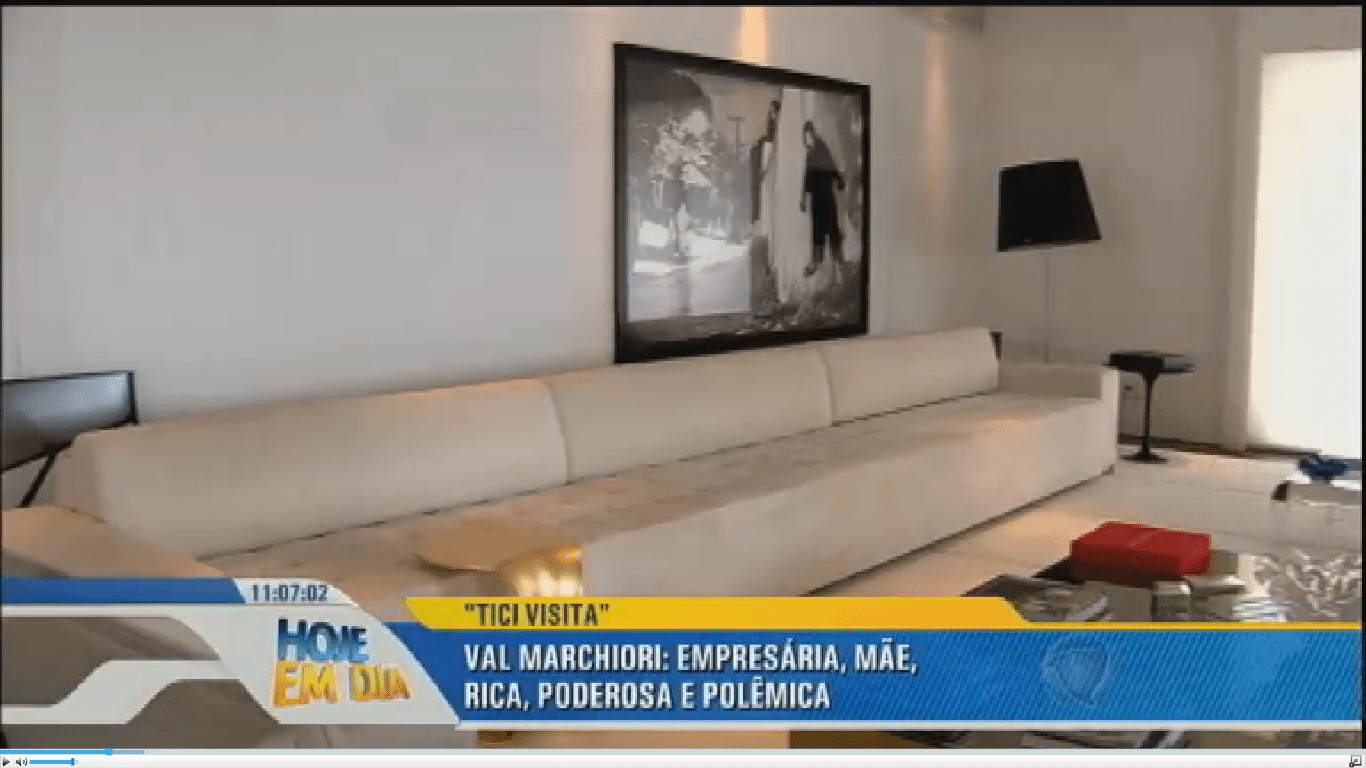 26.fev.2016 - Val Marchiori - Reprodução/TV Record