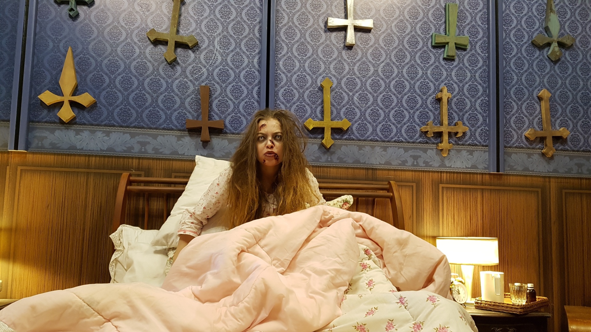 Menina "possuída" do filme "Invocação do Mal 2" aterroriza babás em câmera escondida do "Programa Silvio Santos", que irá ao ar no próximo domingo (5) no SBT - Divulgação/SBT