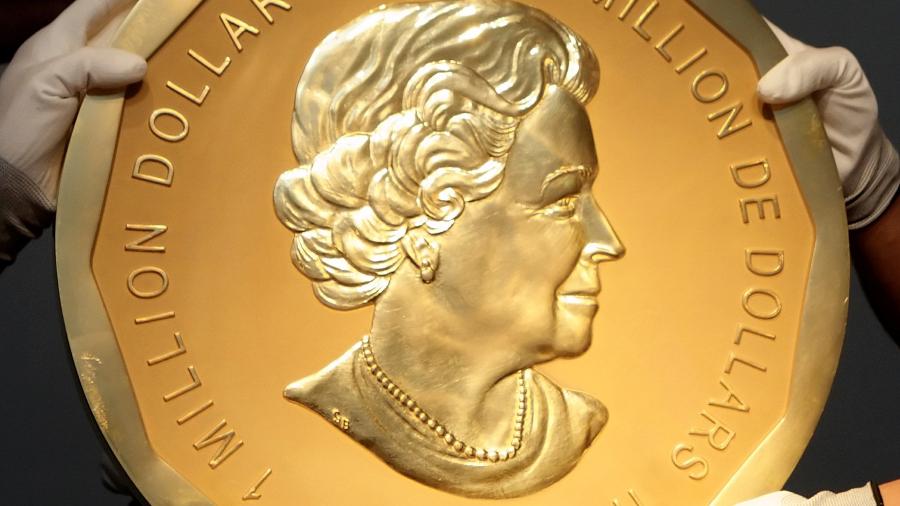 Imagem de arquivo mostra moeda de ouro igual à que foi roubada em Berlim, uma das maiores do mundo, no valor de 1 milhão de dólares canadenses - Heinz-Peter Bader/Reuters