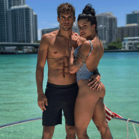 Aline Riscado e o namorado, Felipe Roque, se despedem das férias - Reprodução/Instagram/aline_riscado