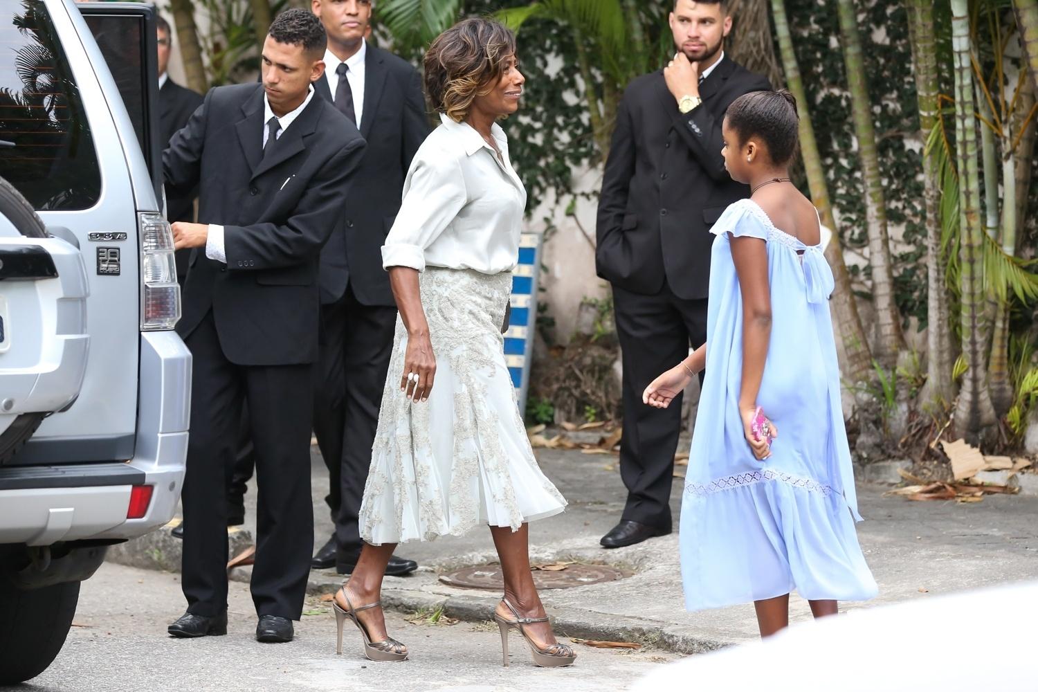 Gloria Maria chega ao Bar-mitzvá de Joaquim com filha - Roberto Filho/Brazil News