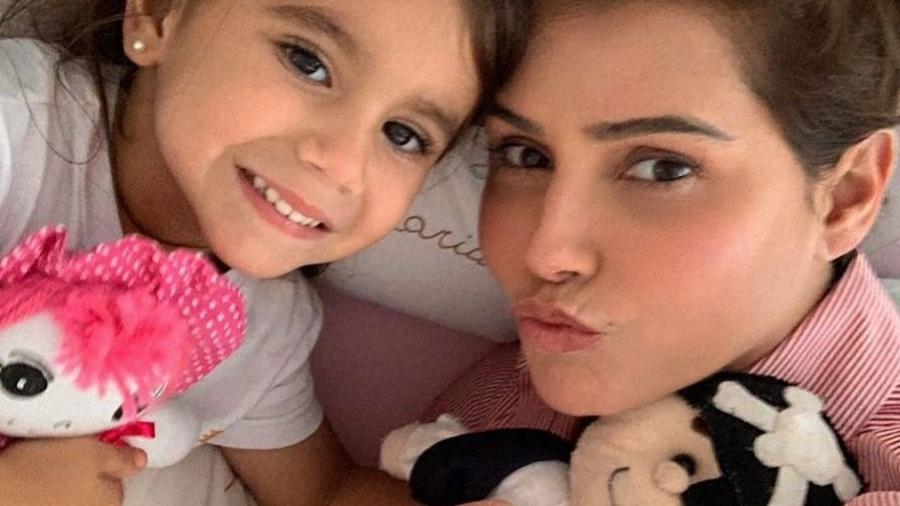 Deborah Secco posa com filha, Maria Flor - Reprodução/Instagram/dedesecco
