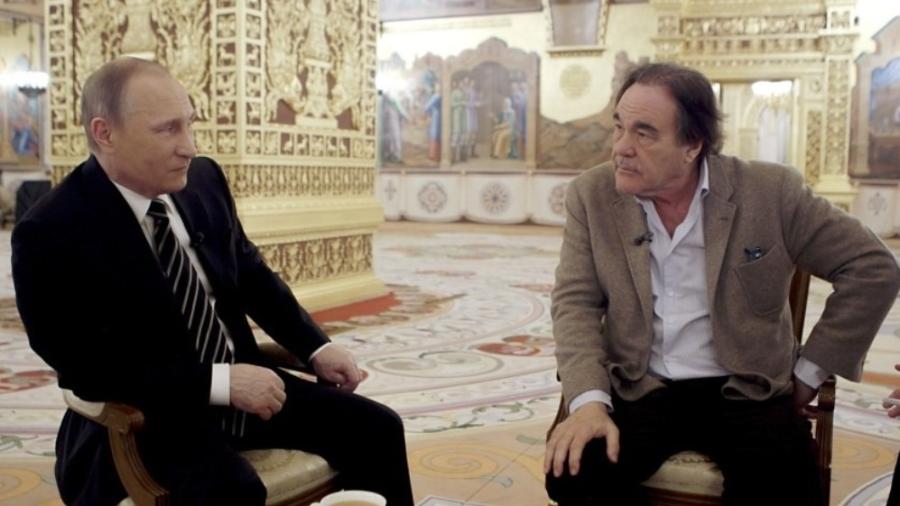 O cineasta Oliver Stone entrevista o presidente da Rússia, Vladimir Putin - Divulgação