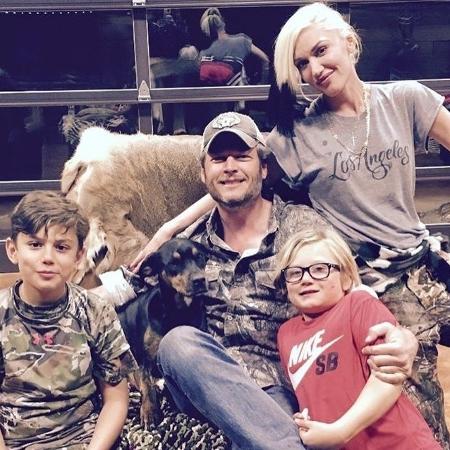 Gwen Stefani, Blake Shelton e dois de seus filhos, Kingston e Zuma - Reprodução/Instagram