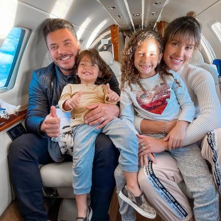 Wesley Safadão e família em jatinho - Reprodução/Instagram