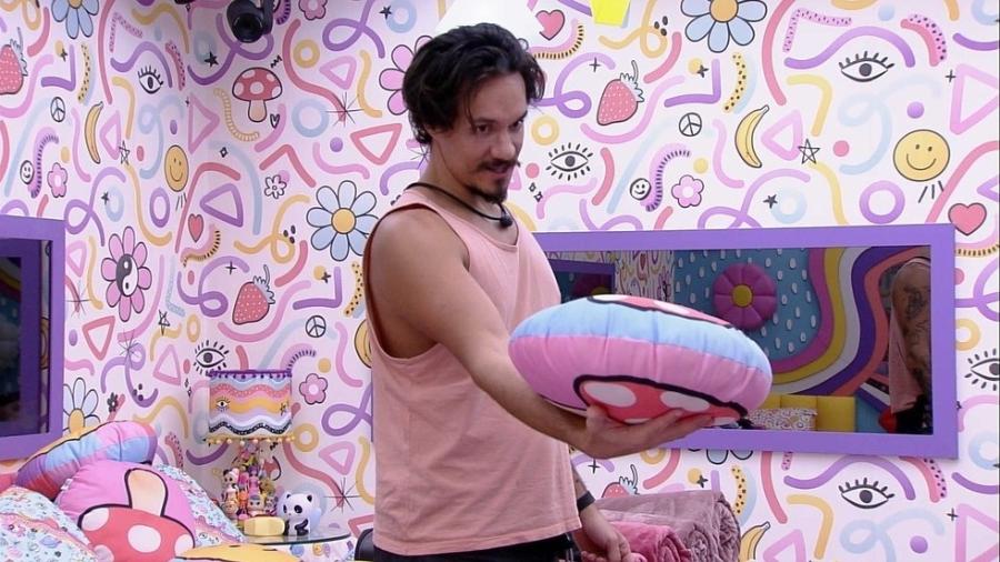 BBB 22: Eliezer conversa com brothers no quarto lollipop - Reprodução/Globoplay