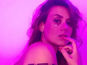 Key Alves faz novo conteúdo para o OnlyFans em Morro de São Paulo