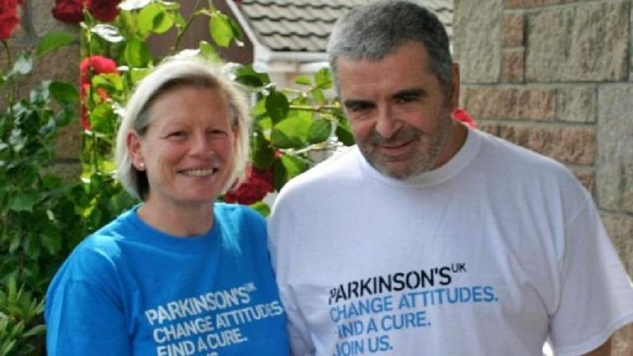Joy detectou o odor pela primeira vez no marido Les, que foi diagnosticado com Parkinson aos 45 anos - PARKINSON"S UK