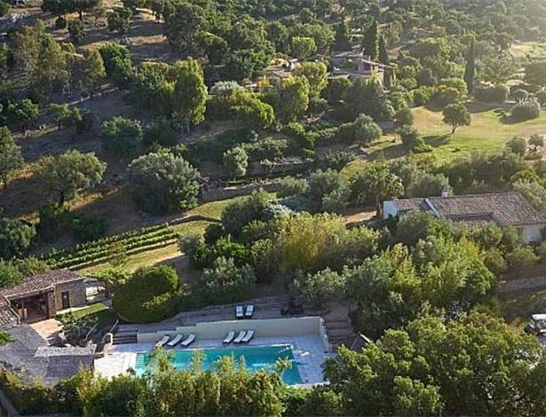 Vista aérea da propriedade que Johnny Depp está vendendo por US$ 26 milhões. Ela está no sul da França