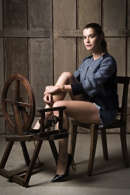 8.out.2015- "A gente ainda está um pouco perdido, mas até que é bom, vamos nos apegando às mínimas coisas pra encontrar a personagem", conta Alinne Moraes - João Cotta/TV Globo