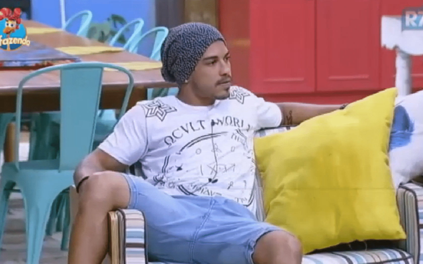 19.nov.2015 - Na roça entre Carla Prata e Mara Maravilha, Douglas aposta seu cachê na vitória de Carla - Reprodução/Record