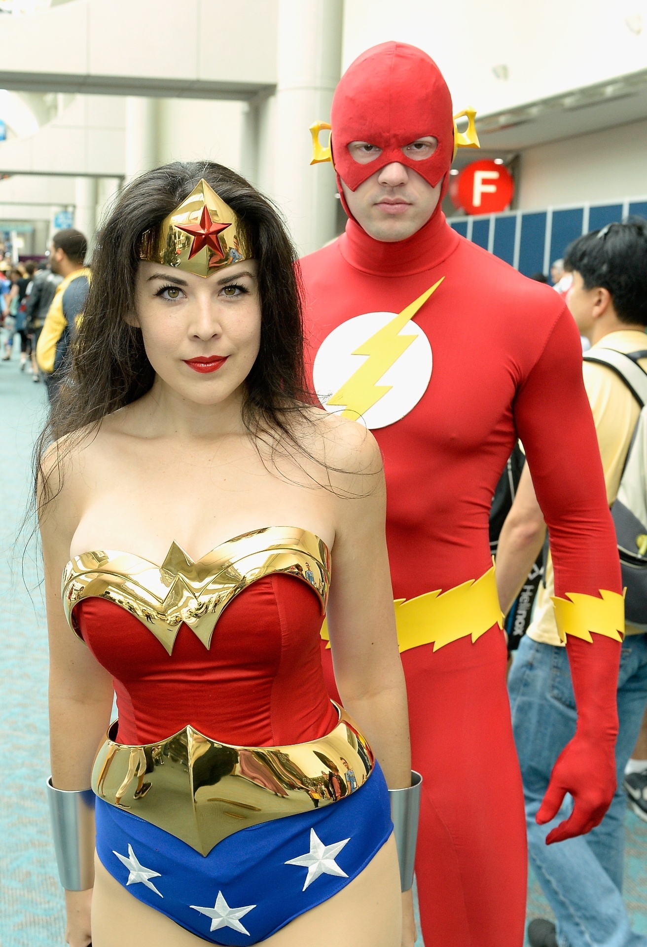 23.jul.2016 - A Mulher Maravilha faz um repeteco na Comic-Con, mas dessa vez ao lado de Flash - Getty Images