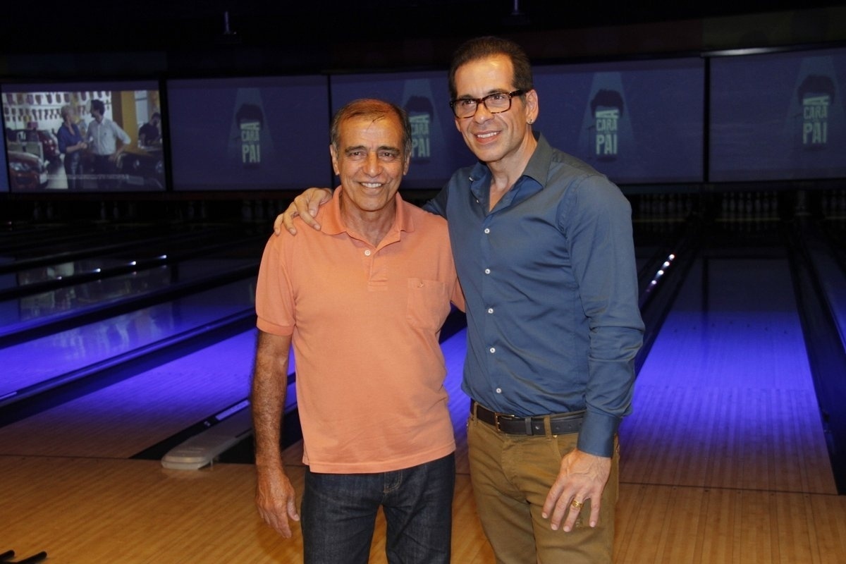 28.nov.2016 - Walter Breda e Leandro Hassum lançam a série "A Cara do Pai", em boliche na Barra da Tijuca, zona oeste do Rio de Janeiro - Marcos Ferreira/Brazil News