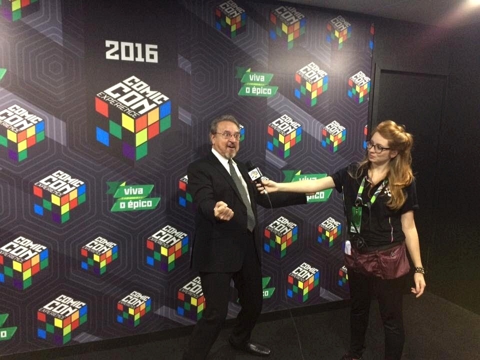 3.dez.2016 - O ator mexicano Carlos Villagrán o Quico, de "Chaves", participa de painel sobre o filme "Como se Tornar o Pior Aluno da Escola" na CCXP - Reprodução/Twitter