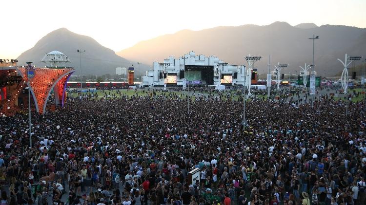 Headliner sem querer: Pabllo Vittar rouba a cena e arrasta multidão em show surpresa - AgNews - AgNews