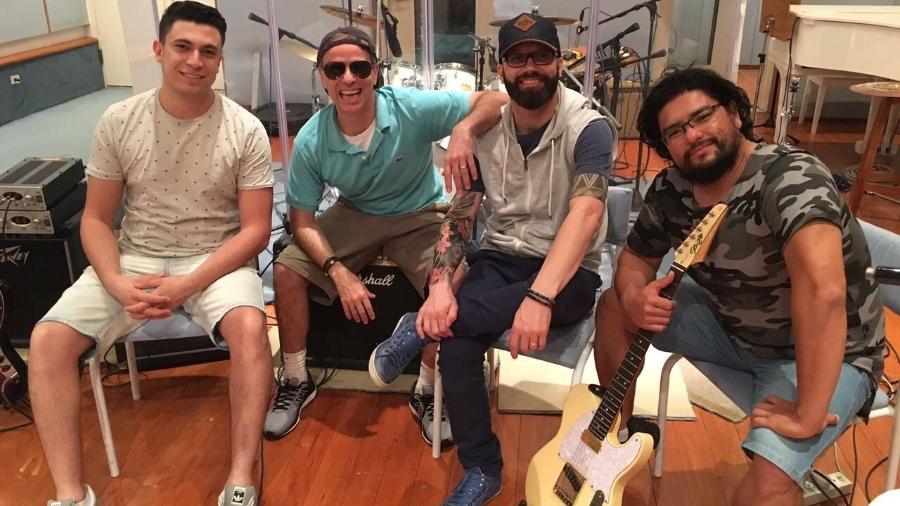 Juninho Chrispim (baixo), Dudu Braga (bateria), Alex Capela (vocal) e Fernando Miyata (guitarra) - Divulgação