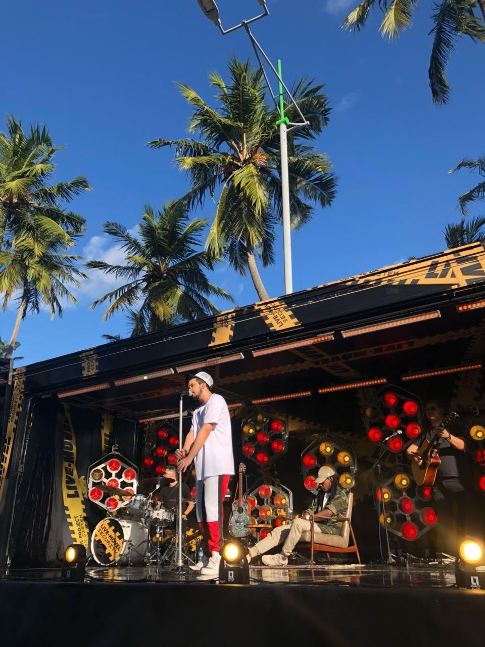 Multidão acompanha show surpresa de Luan Santana na orla de praia de MaceióMultidão acompanha show surpresa de Luan Santana na orla de praia de Maceió - Divulgação