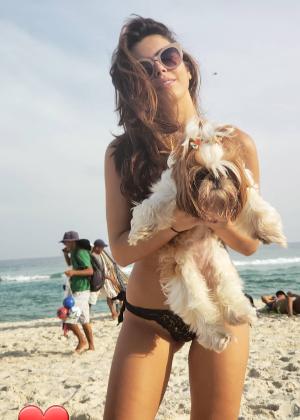 Giovanna Lancellotti  - Atriz curtiu o sol do Rio acompanhada de sua cachorrinha - Instagram/Reprodução - Instagram/Reprodução