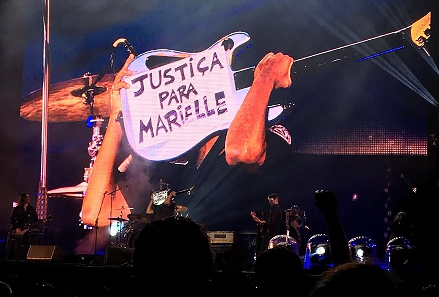 Tom Morello pede justiça para Marielle em show em Porto Alegre - Reprodução/Twitter/@carlitocorrea