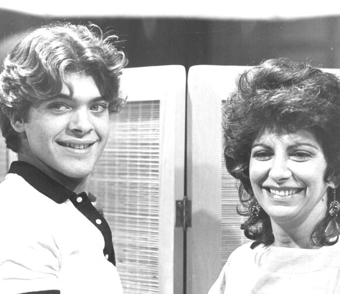 Roberto Bataglin em Marília Pêra nos bastidores de "O Homem que veio de Minas" de 1983 - CEDOC / TV Globo