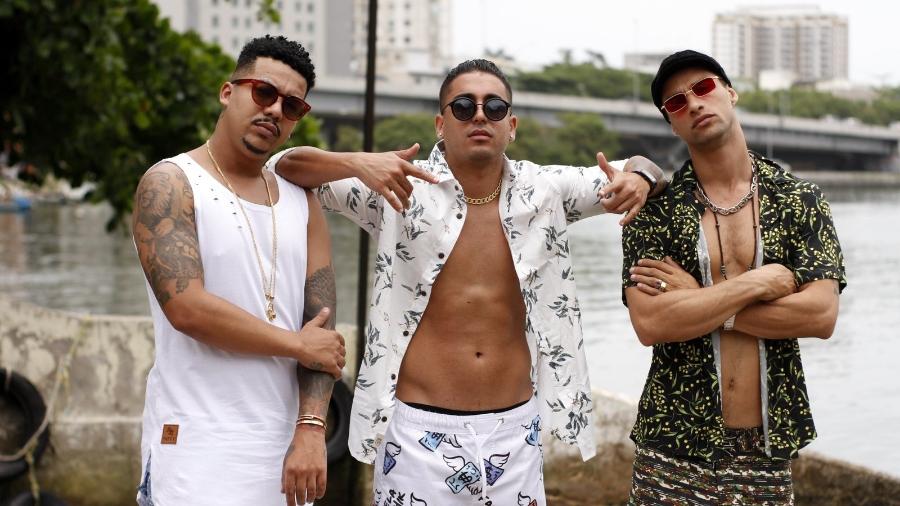 O rapper Rio Santana, MC Alandim e Pablo Morais gravam clipe do single Skinny Dip na Barra da Tijuca, Rio de Janeiro - Marcos Ferreira/Brazil News