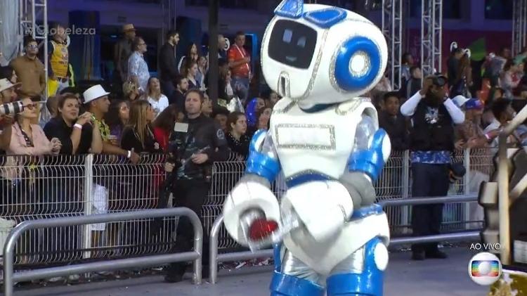 O robô sambista do desfile da Rosas de Ouro - Reprodução/TV Globo - Reprodução/TV Globo