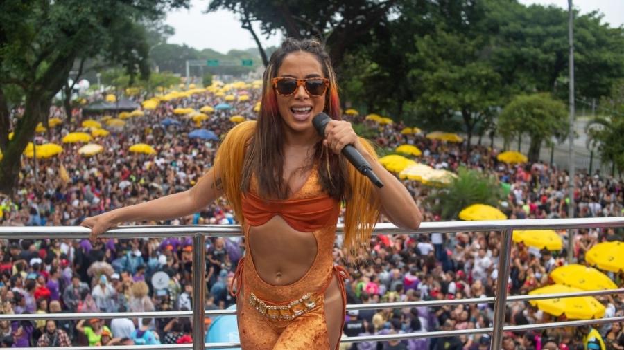 Do alto do trio, Anitta anima foliões na região do Ibirapuera com seu Bloco da Anitta - Edson Lopes Jr.