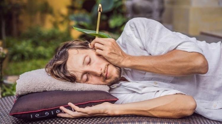 tratamento de ouvido com vela - Getty Images - Getty Images