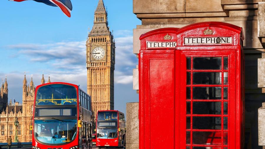 Londres e o Big Ben, seus ônibus de dois andares e cabines de telefone
