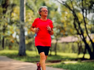 Aos 73, ela corre há mais de 1.100 dias: 'Corri no velório da minha irmã'