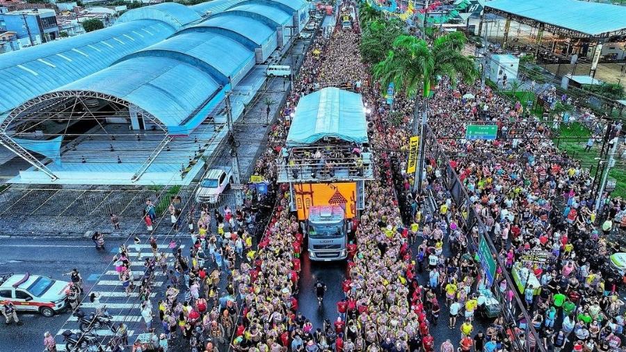 Ivete Sangalo arrasta multidão em Campina Grande - Rondinelle de Paula