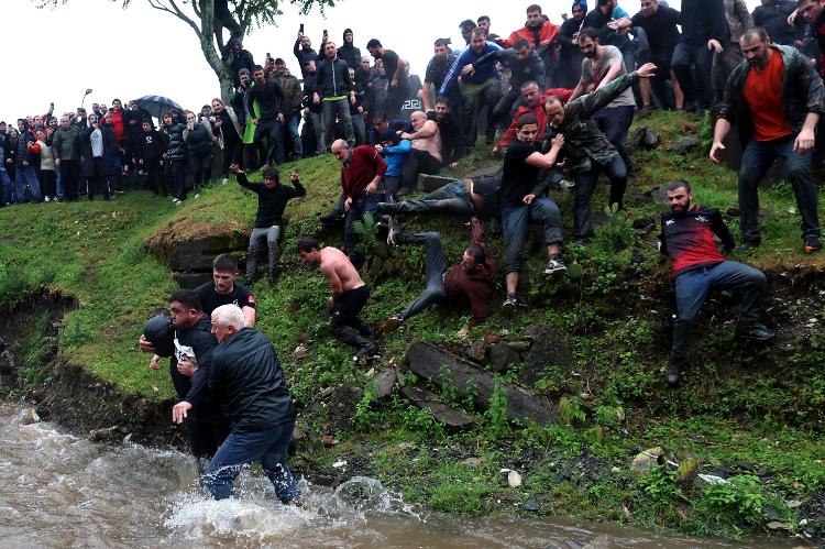 O jogo de Lelo Burti é parte da Páscoa ortodoxa na Geórgia O jogo de Lelo Burti é parte da Páscoa ortodoxa na Geórgia