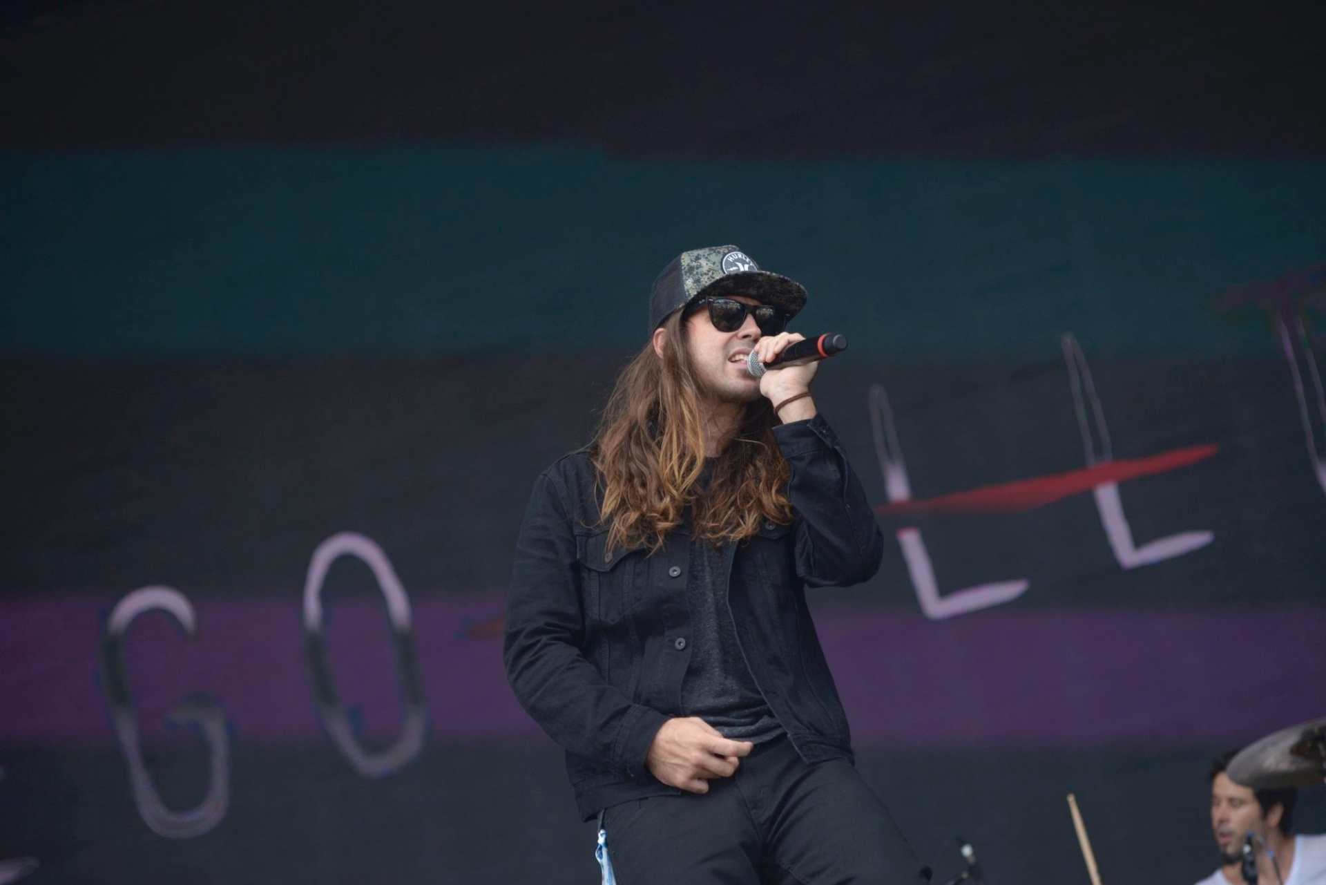 12.mar.2016 - A banda Ego Kill Talent abre o primeiro dia do Lollapalooza Brasil 2016, no autódromo de Interlagos, em São Paulo, com show no palco Axe - Rafael Roncato/UOL