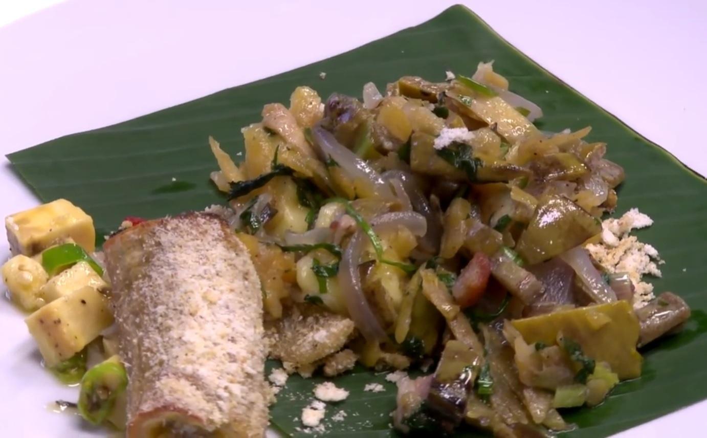 Baião de dois de banana parece ser um prato muito inusitado, mas não para Marcelo. Na prova com ingredientes típicos do Brasil, Marcelo escolheu preparar o prato típico do Nordeste utilizando apenas a banana e todos os seus elementos, da casca à folha. Marcelo criou vinagrete e até farofa de banana, conquistando os jurados pelo "sabor, técnica e genialidade" - Reprodução/Band