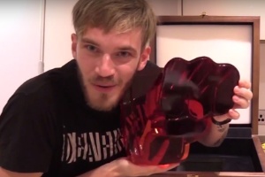 Quanto dinheiro ganha PewDiePie, primeiro r com 100 milhões