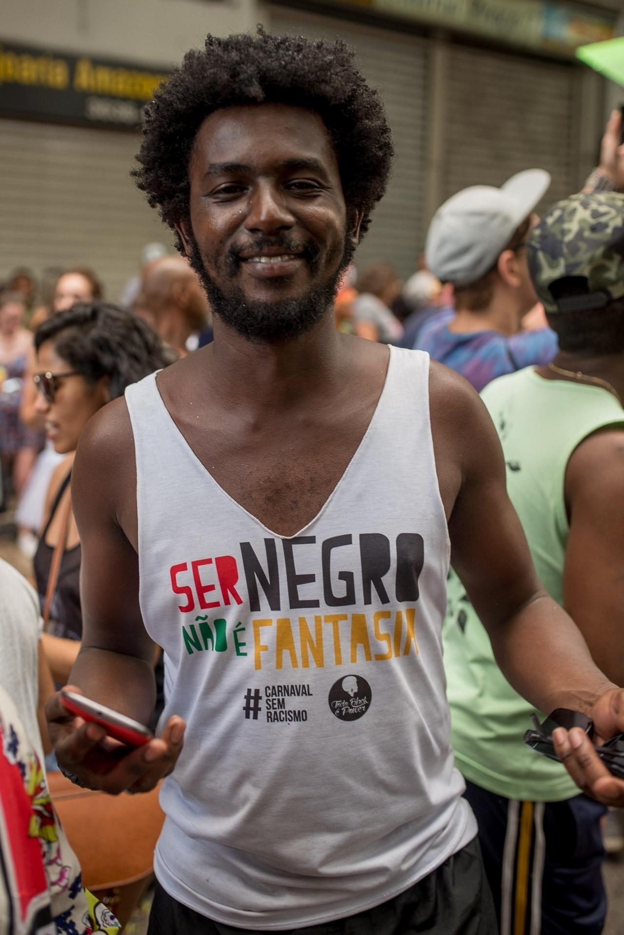 Bloco afro Angola Janga arrastou 150 mil foliões em BH neste domingo (11) e teve recado contra o preconceito - Nereu Jr/UOL