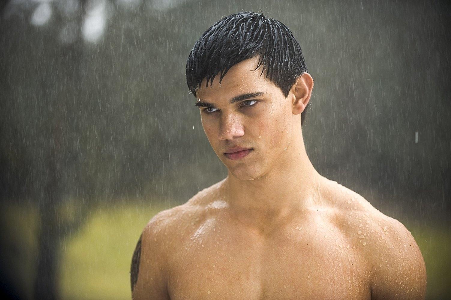 Taylor Lautner em cena no filme "A Saga Crepúsculo: Lua Nova" (2009) - Divulgação