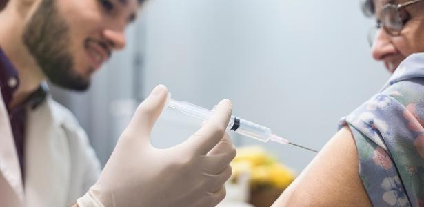 Vacina contra o coronavírus: por que imunizar pessoas mais velhas é mais  difícil - 16/10/2020 - UOL VivaBem