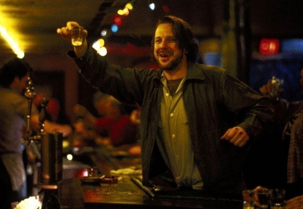 Mickey Rourke em "Barfly - Condenados Pelo Vício" (1987) - Reprodução