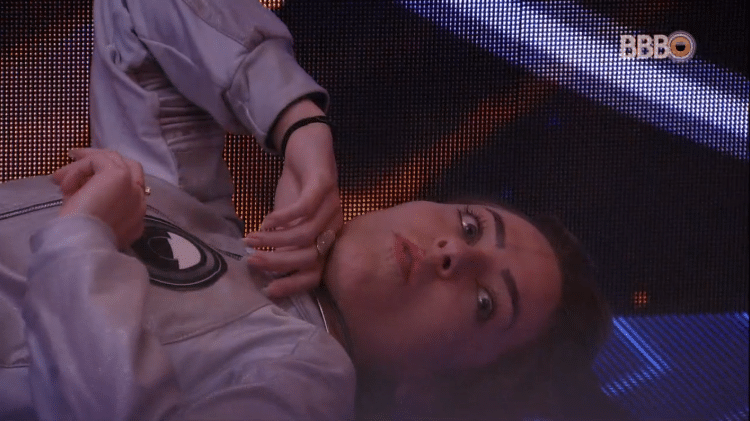 Paula conversa no quarto Sete Desafios - Reprodução/GloboPlay - Reprodução/GloboPlay