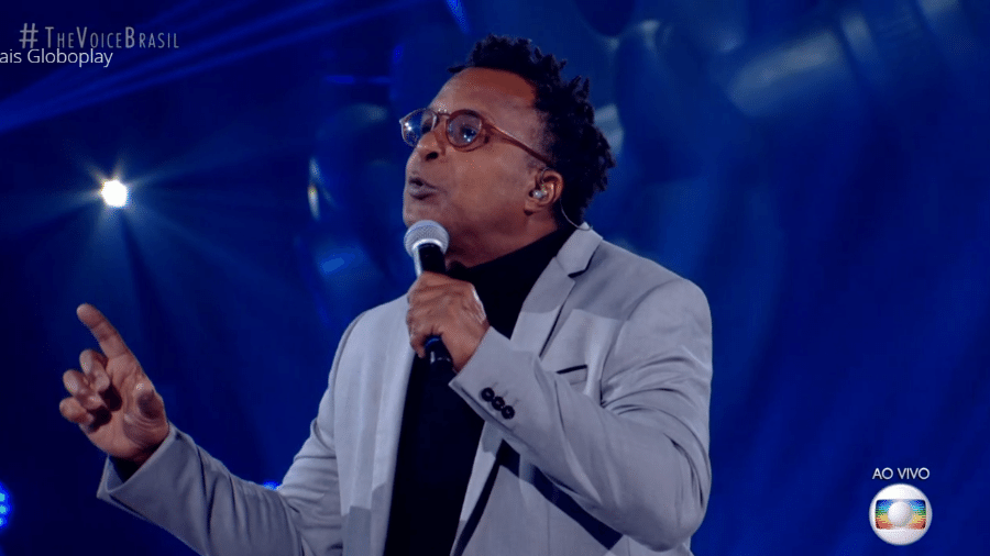 Tony Gordon canta no The Voice Brasil - Reprodução/TV Globo