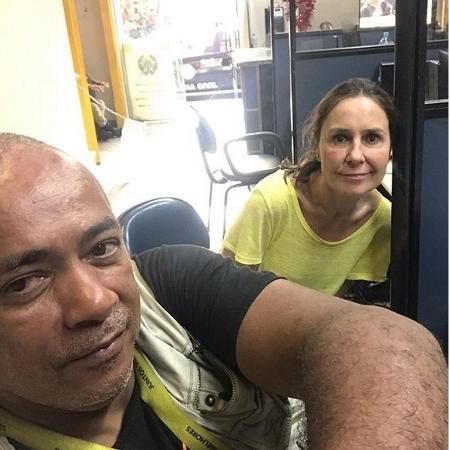 Susana Naspolini e Luiz Junior prestam queixa na delegacia após serem roubados no Réveillon de Copacabana, no Rio - Reprodução Instagram