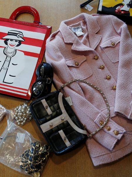 Vendas de roupas vintage pela internet mais do que quadruplicaram em leilões virtuais - Benoit Tessier/Reuters