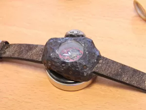 'Medonho': relógio de meteorito inspirado em 'Predador' custa R$ 5 milhões
